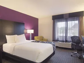 La Quinta Inn & Suites by Wyndham Cleveland - Airport North - Chambre