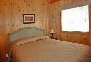 Idyllwild Camping Resort Wheelchair Accessible Cottage - Zimmer