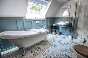 White Rose Tower - Bathroom