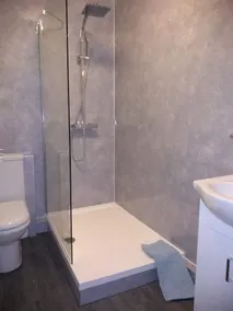 Bluebird Lodge - Baño