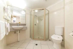 Villa Capri Motel - Bathroom
