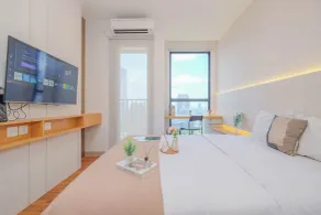 Stunning Studio at Ciputra World 2 Apartment By Travelio - Værelse