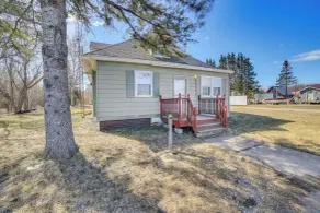 All-season Seney Home w/ Private Yard & Fire Pit! - Interiør