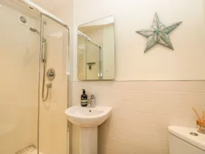 Juniper Cottage - Bathroom