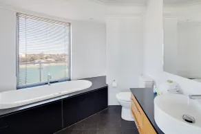 Seashells Mandurah - Bathroom