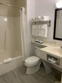 Country Inn & Suites by Radisson Rehoboth Beach - Dewey - Salle de bain