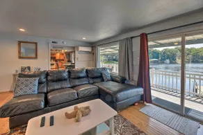 'the Grey Goose': Waterfront Home With Beach - Interiør