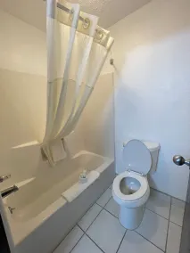Quality Inn Russell - Badeværelse