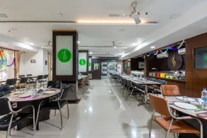 Treebo South Avenue, 700 Mts From Promenade Beach - Restaurant