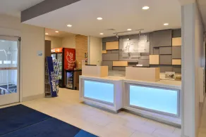 Holiday Inn Express Hotel and Suites Stevens Point by IHG - Réception