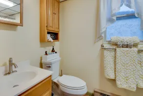 Home on Shared 10 Acres, On-site Trail Access - Bad