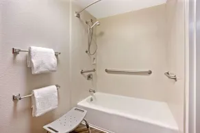 La Quinta by Wyndham Tacoma - Seattle - Baño