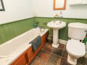 Pauls Fold Holiday Cottage - Bathroom