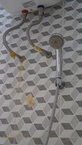 Lucky Hotel Purwodadi - Bathroom