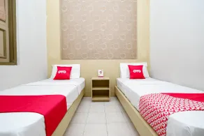 Super OYO 2436 Hotel Kencana - Room