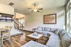 Family-Friendly Spring Townhouse w/ Backyard! - Interiör