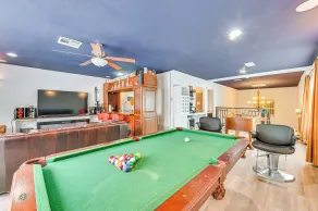 Spacious Family Home w/ Fenced Yard in DFW Area - Innvendig