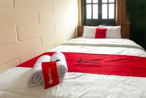 RedDoorz Syariah near Titik Nol Yogyakarta - Zimmer