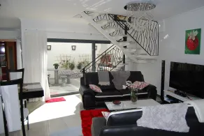 The Birds Nest - Lobby sitting area