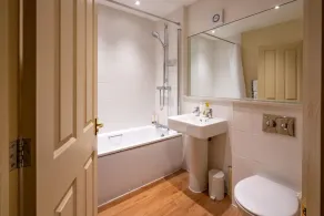 Crown Inn at Tolldown - Baño