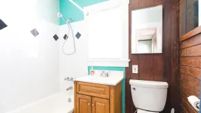 Bungalow 1 Block Walk to the Beach - Badrum
