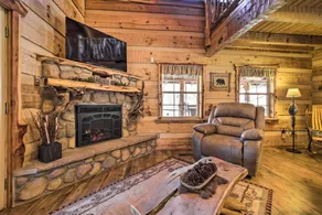 Stunning Creekside Cosby Cabin w/ Deck + Fire Pit! - Interiör