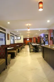 Click Hotel Yuvraj - Restaurant