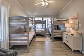 Lake View & Decks: Pet-Friendly Mabank Home - Interiør