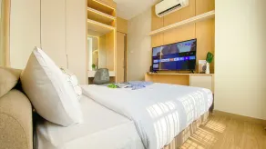 Modern Look 2BR at Puri Garden Apartment By Travelio - Zimmer
