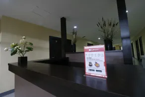 RedDoorz near ITC Cempaka Mas - Reception
