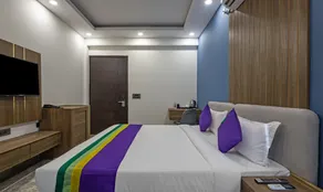 The Embassy Inn - Near Advant & Sector 143 Metro - Habitación