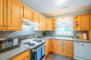 Centrally Located Adventure Basecamp in King! - Interni