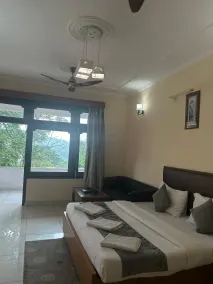 Hotel Maya Regency Bhimtal - Chambre