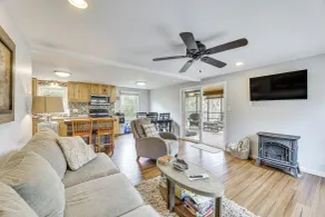Fire Pit + Patio: Creekside Cabin in Eagle Rock! - Interiør