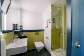 IntercityHotel Frankfurt Airport Terminal 3 - Bathroom