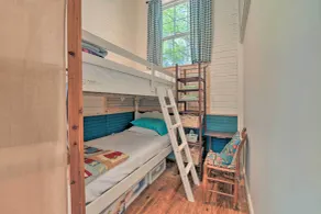 Bright Converted Schoolhouse in Chesterfield! - Interiör