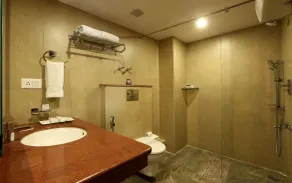 Fairmount Shimla Forest Greens - Bathroom