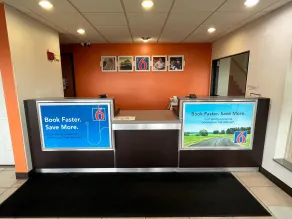 Studio 6 Suites Urbana, IL - Lobby