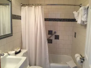 The Baxa Inn - Bathroom