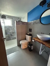 The Surfing Turtle - Bathroom