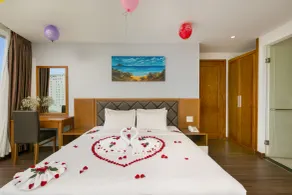La Beach Hotel - Room