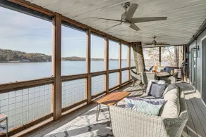 Private Lakefront Gem w/ Dock in Talladega - Interni