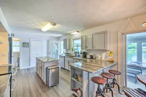 Idyllic Waterfront Home w/ Game Room & Dock - Innenbereich