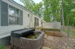 Hot Tub + Dock! Lakefront Angler's Oasis in Irons - Innenbereich