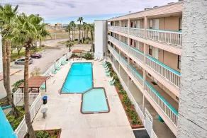 Oceanfront Corpus Christi Condo w/ Pool! - Interior
