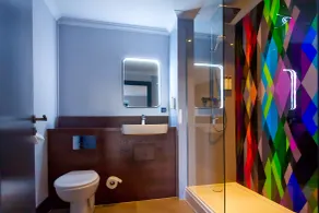 Village Hotel Swansea - Bathroom