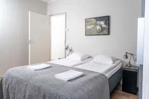 Sandy Kelt, Irish House Apartments - Zimmer