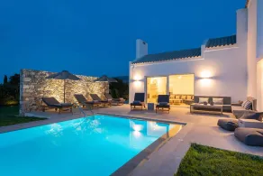Melia Villa Kos with Heated Pool - Piscina
