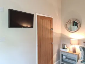 Sixteen B - Room