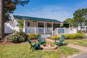 Bethpage One-Bedroom Cottage 1 - Room